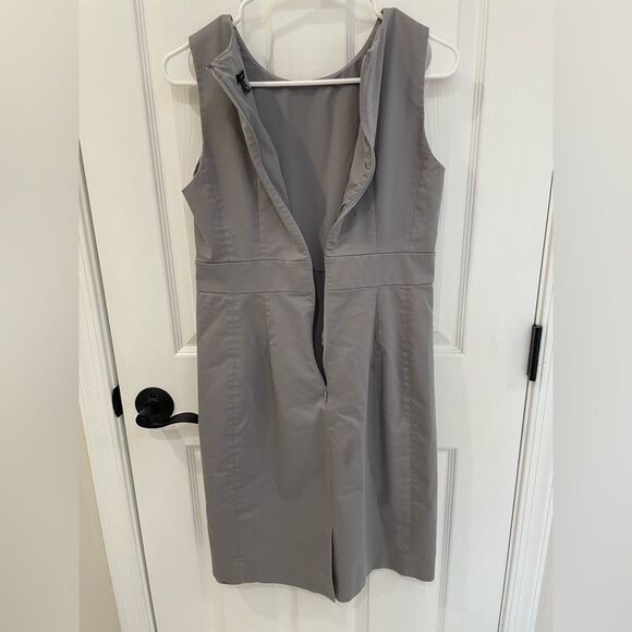 Ann Taylor Gray Pencil Dress Button Accents Crew Neck Sleeveless Women’s Size 4 - Picture 2 of 6